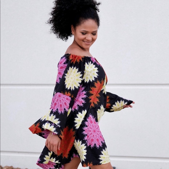 Women off shoulder fleared dress - Picture 3 of 4